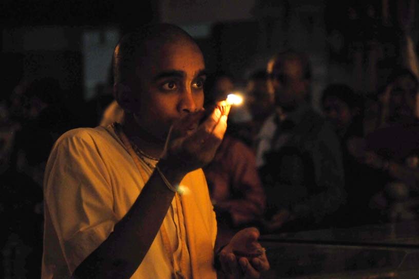 Devotees offering lamps to Lord Damodara